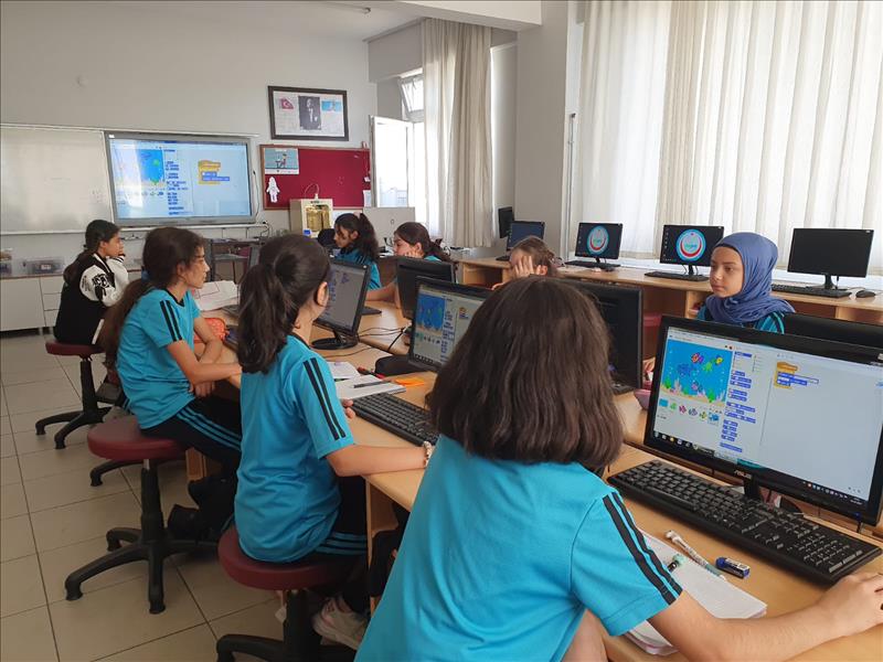 Bursa/İnegöl Nuri Pakdil İ.H.Ortaokulu Kodluyor