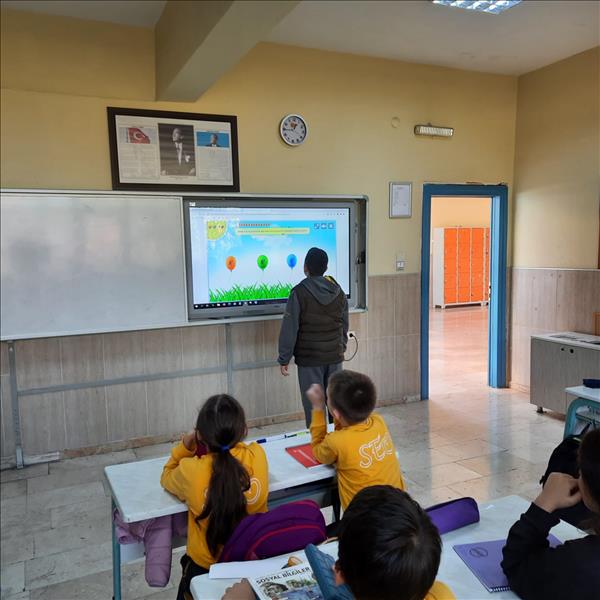 Bursa / Osmangazi Sait Ete Ortaokulu Code Week 2022 Etkinliği