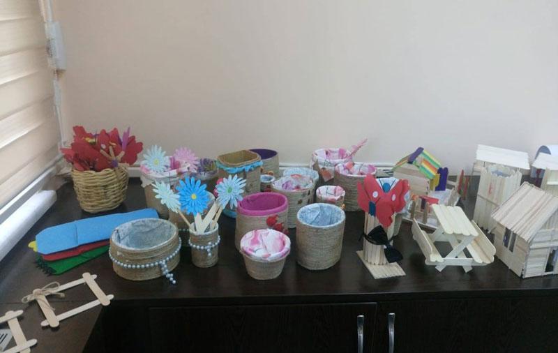 18.12.2019 Tarihinde öğrenciler geri dönüşüm malzemelerini kullanarak kendi oyuncaklarını yaptılar