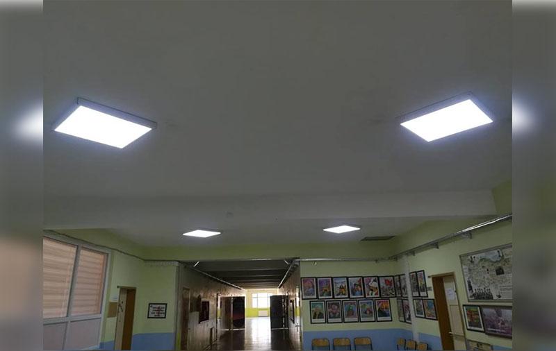 Elektrik tüketimini azaltmak için okullarinda sınıf, pansiyon ve koridorlarda led armatürlere geçilmiştir.