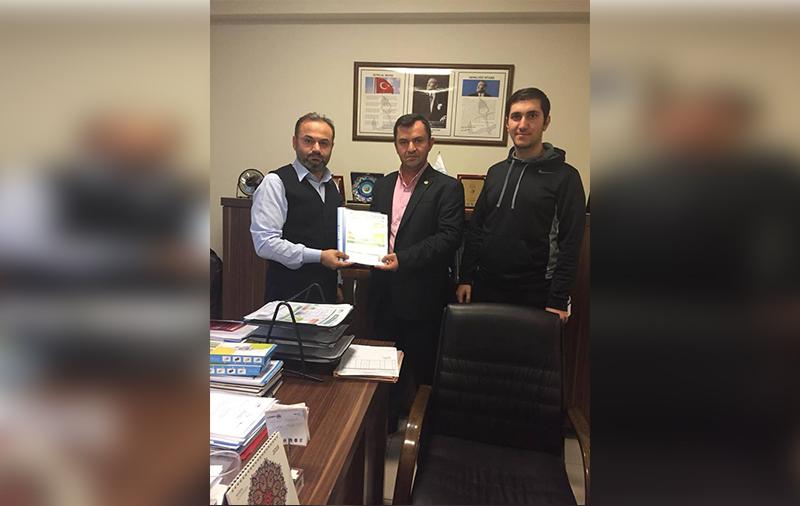 OSMANGAZİ - Bursa Hürriyet Anadolu Lisesi Müdürü Sayın Mustafa Korkmaz Beye Enerji Kimlik Belgelerini taktim ettik.