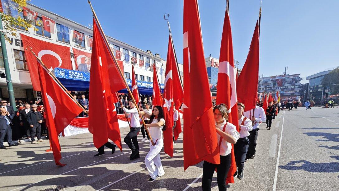 29 EKİM CUMHURİYET BAYRAMI'NIN 101. YIL DÖNÜMÜ BURSA'DA BÜYÜK BİR COŞKUYLA KUTLANDI